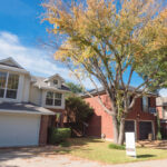 Home,In,Suburban,Dallas-fort,Worth,With,Empty,House,For,Sale